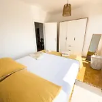 Apartment Charlie